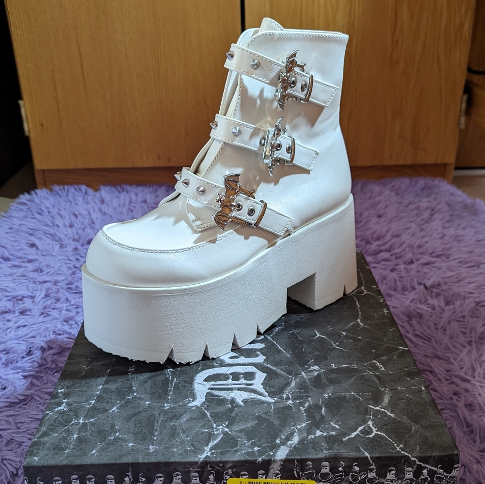 Demonia Bat Platforms